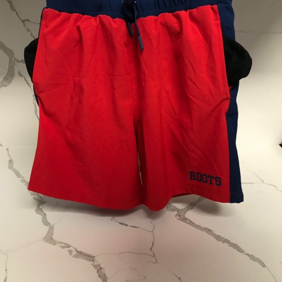 ROOTS Boys Swimsuit Shorts Trunks Size M 7/8 Red and Navy NWT - Picture 3 of 8